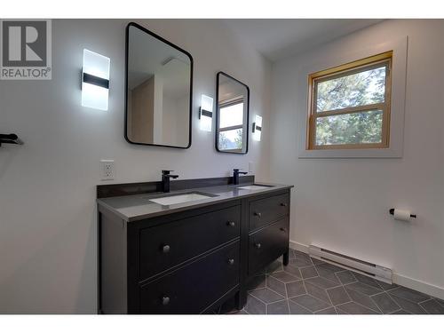 55 Candide Drive, Lumby, BC - Indoor Photo Showing Bathroom