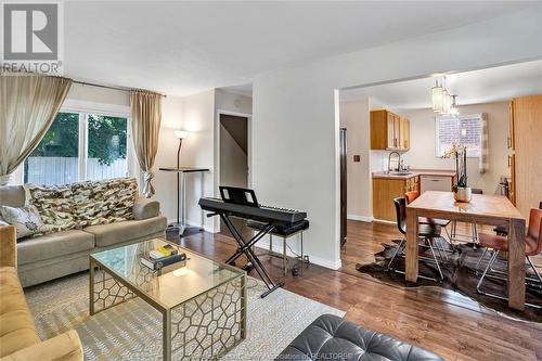 1250 Cottage Place, Windsor, ON - Indoor Photo Showing Living Room