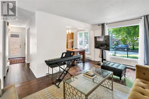 1250 Cottage Place, Windsor, ON - Indoor Photo Showing Living Room