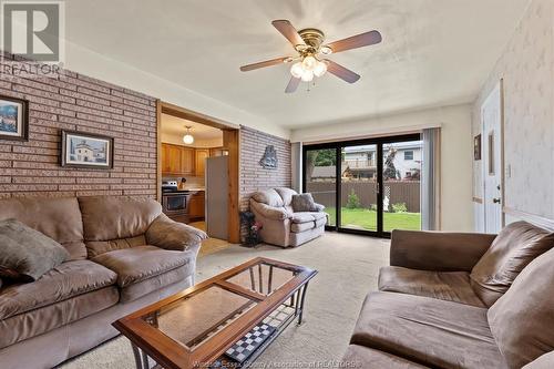 4015 Dougall Avenue, Windsor, ON - Indoor Photo Showing Living Room