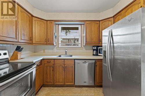 4015 Dougall Avenue, Windsor, ON - Indoor Photo Showing Kitchen