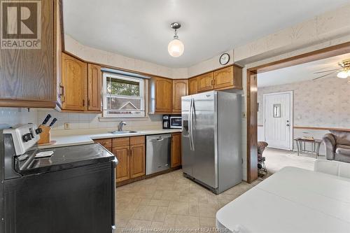 4015 Dougall Avenue, Windsor, ON - Indoor Photo Showing Kitchen
