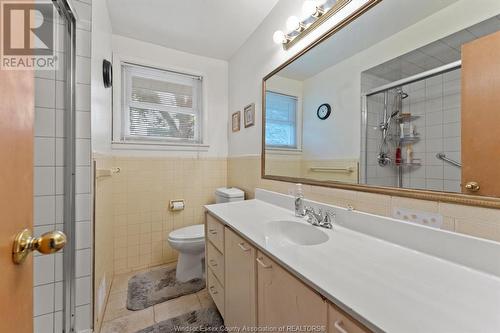 4015 Dougall Avenue, Windsor, ON - Indoor Photo Showing Bathroom