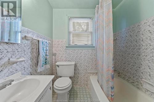 4015 Dougall Avenue, Windsor, ON - Indoor Photo Showing Bathroom