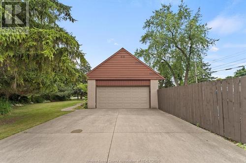 4015 Dougall Avenue, Windsor, ON - Outdoor