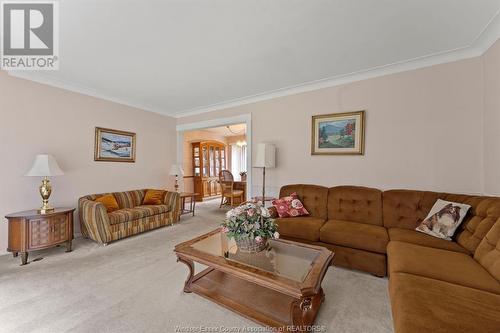 4015 Dougall Avenue, Windsor, ON - Indoor Photo Showing Living Room