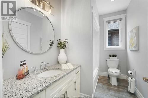 1558 Cypress, Windsor, ON - Indoor Photo Showing Bathroom