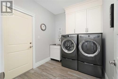 1558 Cypress, Windsor, ON - Indoor Photo Showing Laundry Room