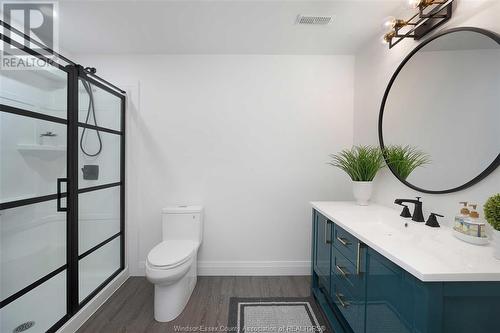 1558 Cypress, Windsor, ON - Indoor Photo Showing Bathroom