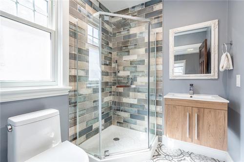 266 Stinson Crescent, Hamilton, ON - Indoor Photo Showing Bathroom