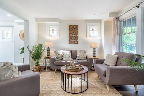 266 Stinson Crescent, Hamilton, ON - Indoor Photo Showing Living Room