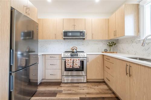 266 Stinson Crescent, Hamilton, ON - Indoor Photo Showing Kitchen With Stainless Steel Kitchen With Upgraded Kitchen