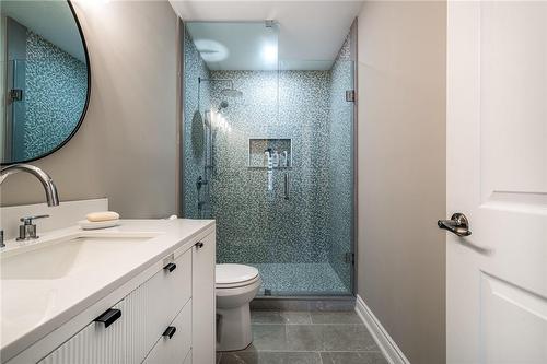 76 Melbourne Street, Hamilton, ON - Indoor Photo Showing Bathroom