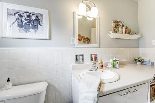 11 Ramsey Crescent, Hamilton, ON - Indoor Photo Showing Bathroom