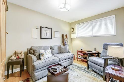 11 Ramsey Crescent, Hamilton, ON - Indoor Photo Showing Living Room