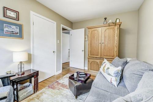 11 Ramsey Crescent, Hamilton, ON - Indoor Photo Showing Bedroom