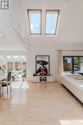 75 Reding Road, Hamilton, ON - Indoor Photo Showing Living Room