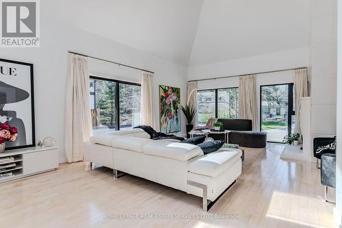 75 Reding Road, Hamilton (Ancaster), ON - Indoor Photo Showing Living Room