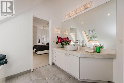 75 Reding Road, Hamilton, ON - Indoor Photo Showing Bathroom