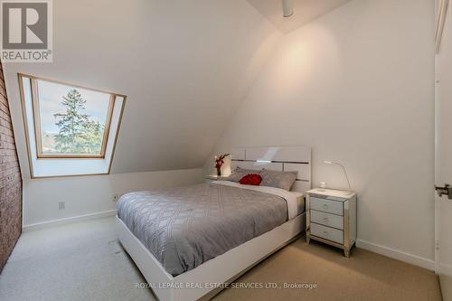 75 Reding Road, Hamilton, ON - Indoor Photo Showing Bedroom