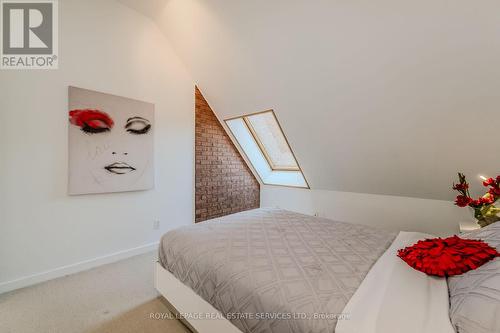 75 Reding Road, Hamilton (Ancaster), ON - Indoor Photo Showing Bedroom