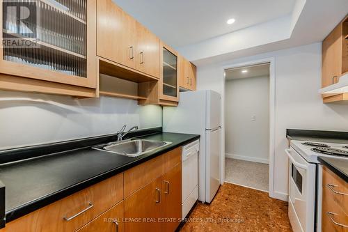 75 Reding Road, Hamilton (Ancaster), ON - Indoor Photo Showing Kitchen