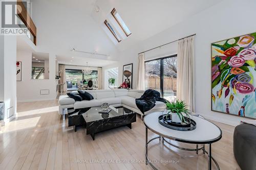 75 Reding Road, Hamilton, ON - Indoor Photo Showing Living Room