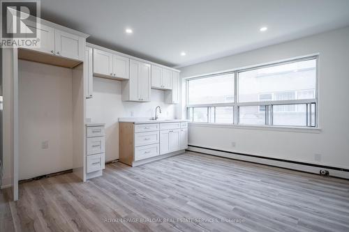 3 - 165 Park Row S, Hamilton, ON - Indoor Photo Showing Kitchen