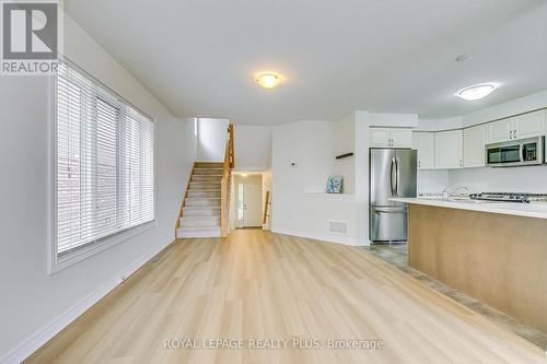 95 Charleswood Crescent, Hamilton, ON - Indoor Photo Showing Kitchen