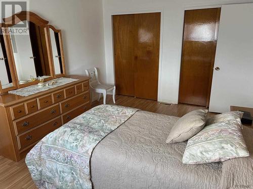 220 Pine St W, Temiskaming Shores, ON - Indoor Photo Showing Bedroom