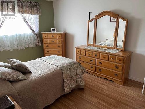 220 Pine St W, Temiskaming Shores, ON - Indoor Photo Showing Bedroom