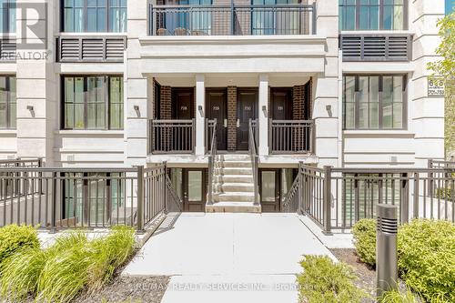 729 - 665 Cricklewood Drive, Mississauga, ON - Outdoor With Balcony With Facade