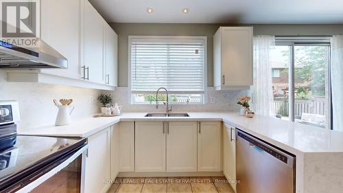 3798 Swiftdale Drive, Mississauga, ON - Indoor Photo Showing Kitchen