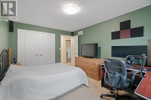 95 Yates Avenue, Cambridge, ON - Indoor Photo Showing Bedroom