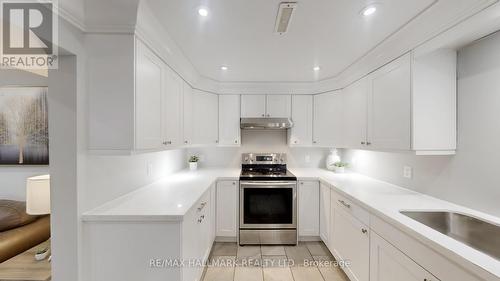 3 Finsbury Street, Barrie, ON - Indoor Photo Showing Kitchen