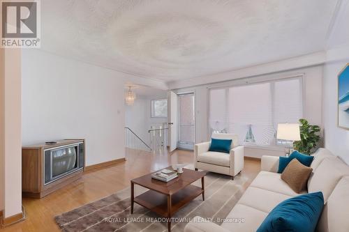 19 Benrubin Drive, Toronto, ON - Indoor Photo Showing Living Room