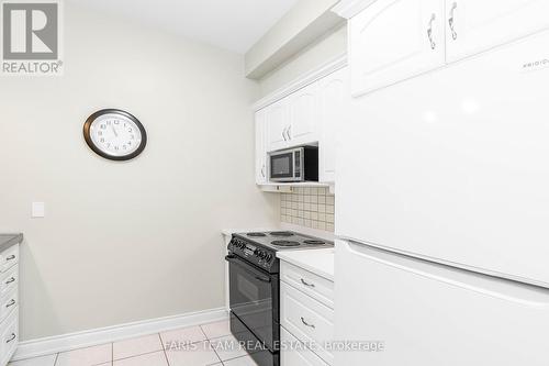 307 - 200 Collier Street, Barrie, ON - Indoor Photo Showing Kitchen