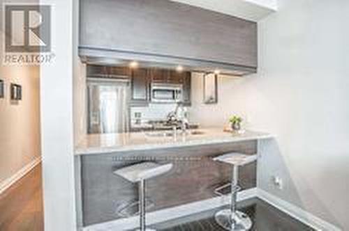 Lph01 - 1055 Southdown Road W, Mississauga, ON - Indoor Photo Showing Kitchen With Double Sink