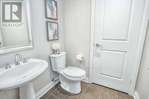 Lph01 - 1055 Southdown Road W, Mississauga, ON - Indoor Photo Showing Bathroom