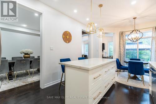 9 Upper Canada Court N, Halton Hills, ON - Indoor Photo Showing Dining Room