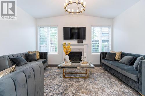 9 Upper Canada Court N, Halton Hills, ON - Indoor Photo Showing Living Room With Fireplace