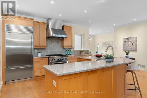 3187 Grassfire Crescent, Mississauga, ON - Indoor Photo Showing Kitchen With Upgraded Kitchen