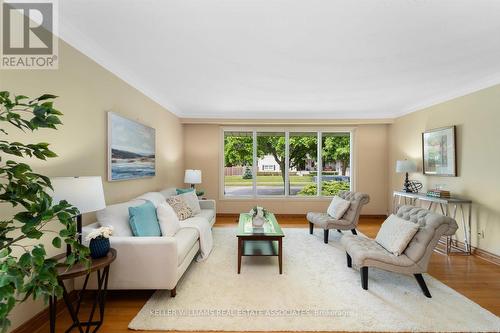 3187 Grassfire Crescent, Mississauga, ON - Indoor Photo Showing Living Room