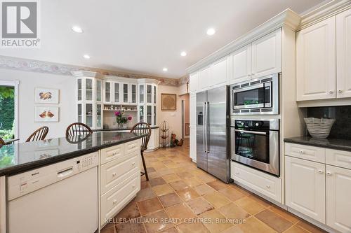 23 Carlyle Crescent, Aurora (Aurora Highlands), ON - Indoor Photo Showing Kitchen