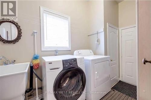 23 Sunset Ridge, Vaughan, ON - Indoor Photo Showing Laundry Room