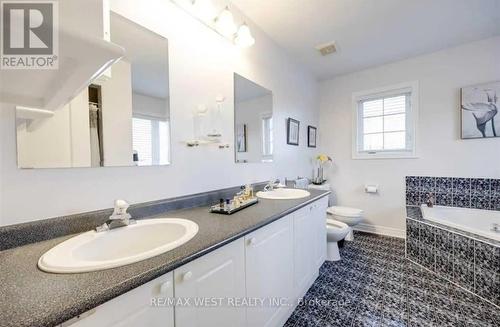 23 Sunset Ridge, Vaughan, ON - Indoor Photo Showing Bathroom