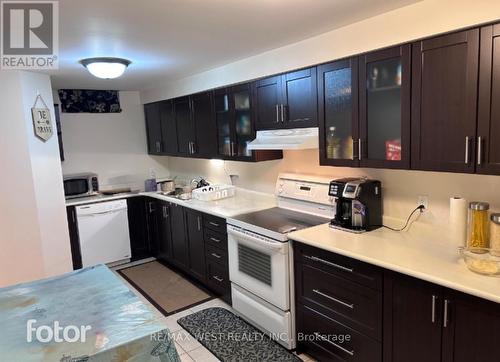 23 Sunset Ridge, Vaughan, ON - Indoor Photo Showing Kitchen