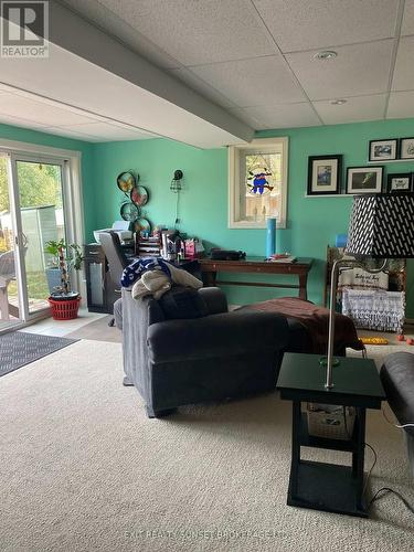 5 Southside Road, Kawartha Lakes, ON - Indoor Photo Showing Living Room