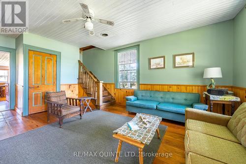 562 Waupoos Island Lane, Prince Edward County (North Marysburgh), ON - Indoor Photo Showing Living Room