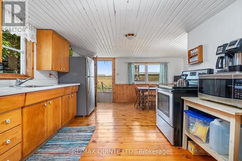 562 Waupoos Island Lane, Prince Edward County, ON - Indoor Photo Showing Kitchen
